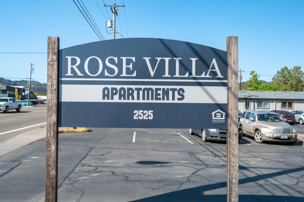 Photos and Video of Rose Villa Apartments in Roseburg, OR